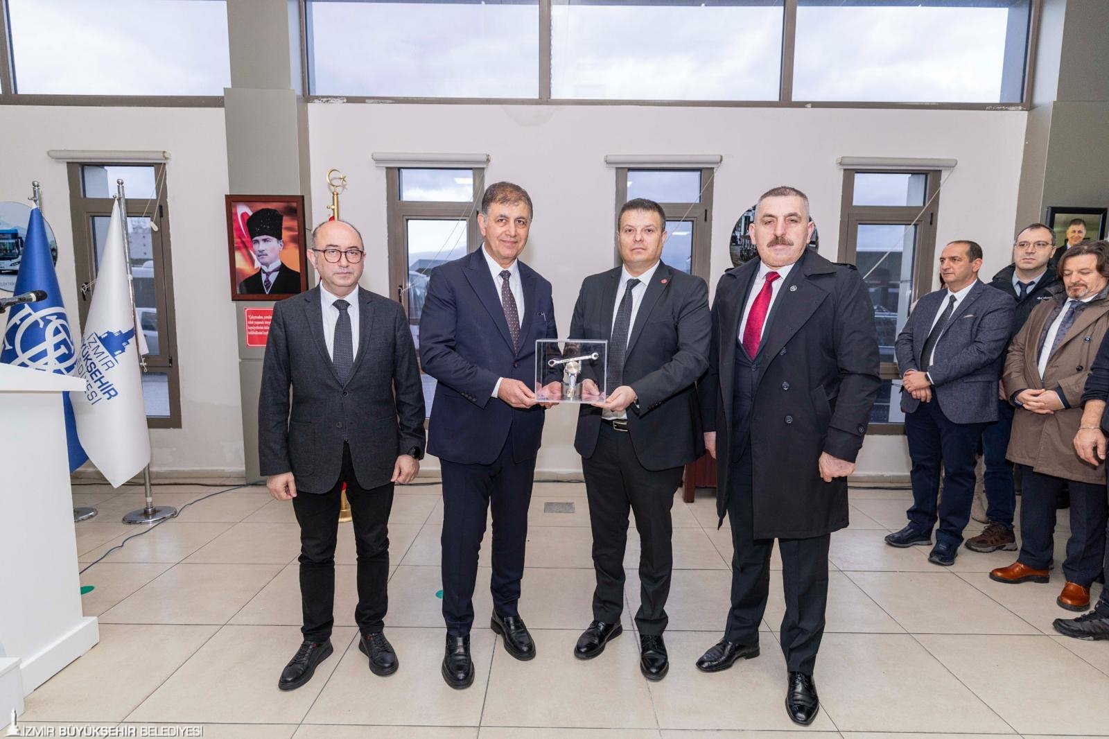 Cemil Tugay güne personelle kahvaltıyla başladı: “Bence toplu ulaşım ücretsiz olmalı"