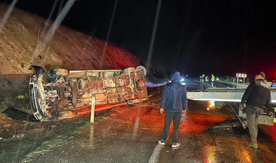 Uşak-Ulubey kara yolunda seyir halinde olan işçi servisi, Elmacık köyü