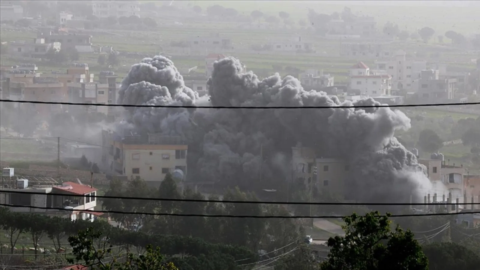 İsrail Lübnan'a hava saldırısında bulundu: 10 kişi hayatını kaybetti