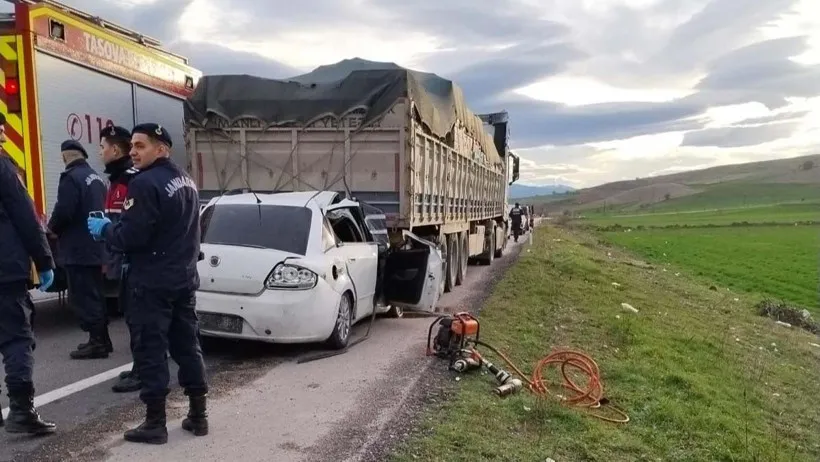 Katliam gibi kaza: Cenazeye gidiyorlardı, cenazeleri geldi!