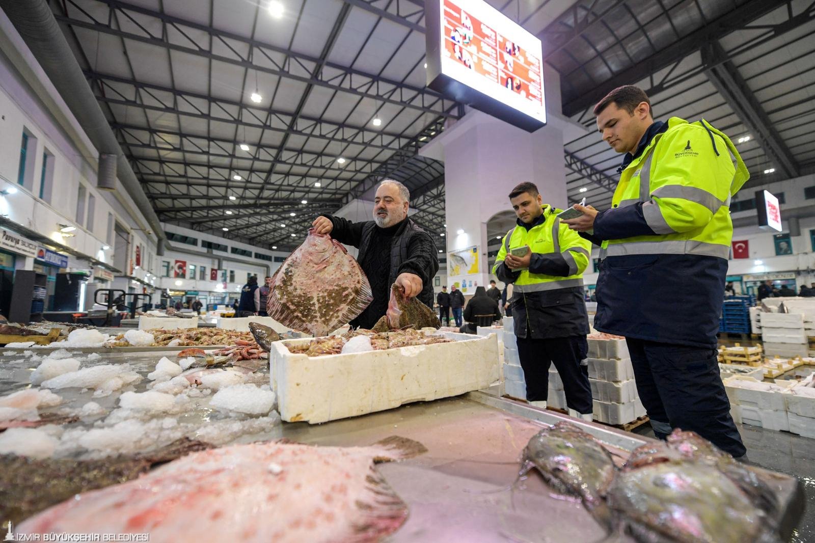 Türkiye'nin gıda kalbi İzmir'de atıyor! 51 bin ton balık, yarım