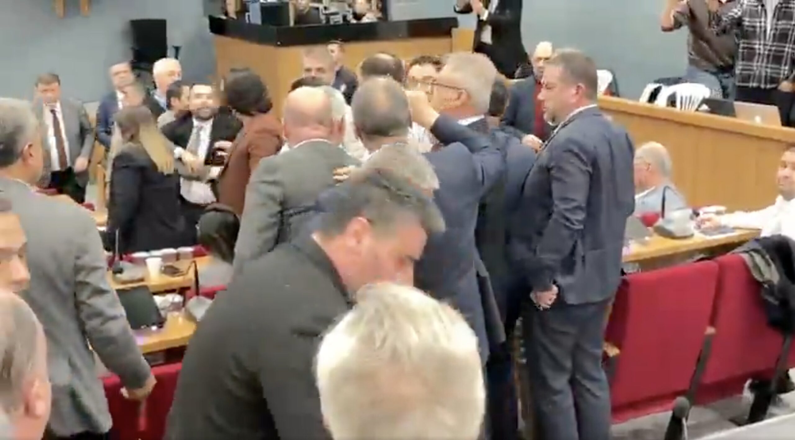 AK Partili üyenin yeni Adalet Bakanı hakkındaki "yolsuzlukla mücadele etti"