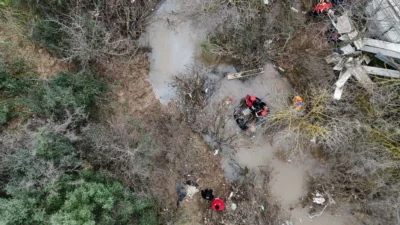 İzmir'deki sağanak felaketi can aldı. Köprüden geçerken sele kapılan otomobildeki