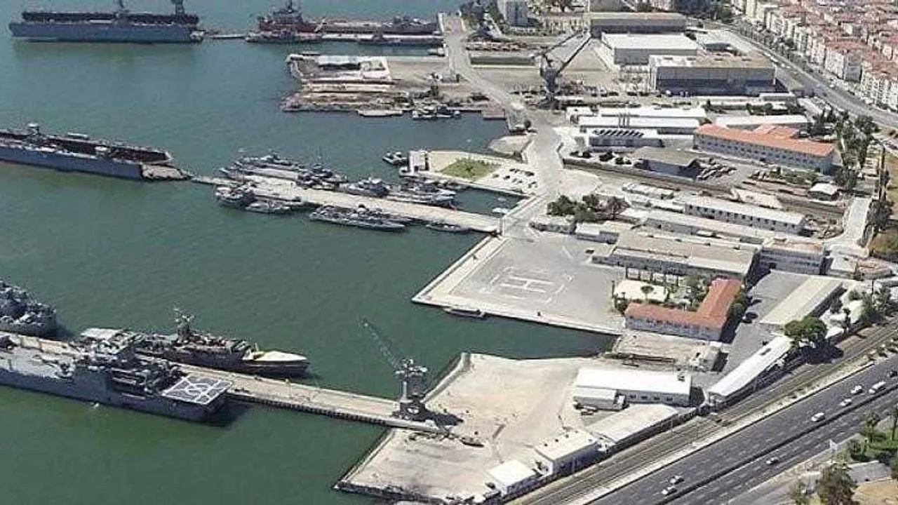 İzmir'deki askeri tersanelerin şehir dışına taşınması tartışmalarına CHP'den flaş 'rant'