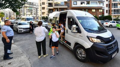 İzmir Büyükşehir Belediyesi meclisinde alınan kararla okul servis ücretlerine yüzde