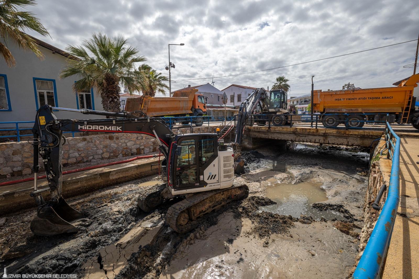 Yarımada derelerinden tam 125 bin ton 'risk' çıkarıldı: İZSU'dan taşkınlara dev barikat 6 Yarımada derelerinden tam 125 bin ton 'risk' çıkarıldı: İZSU'dan taşkınlara dev barikat