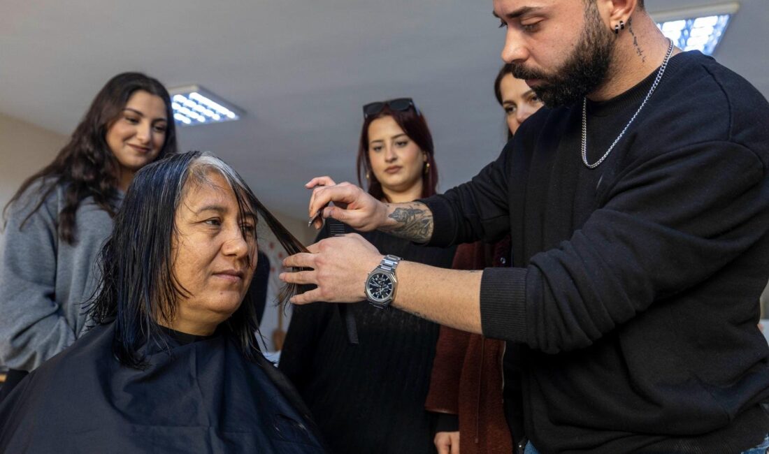 İzmir Büyükşehir Belediyesi’nin mobil kuaförü sokak sokak geziyor! Sadece saçlar