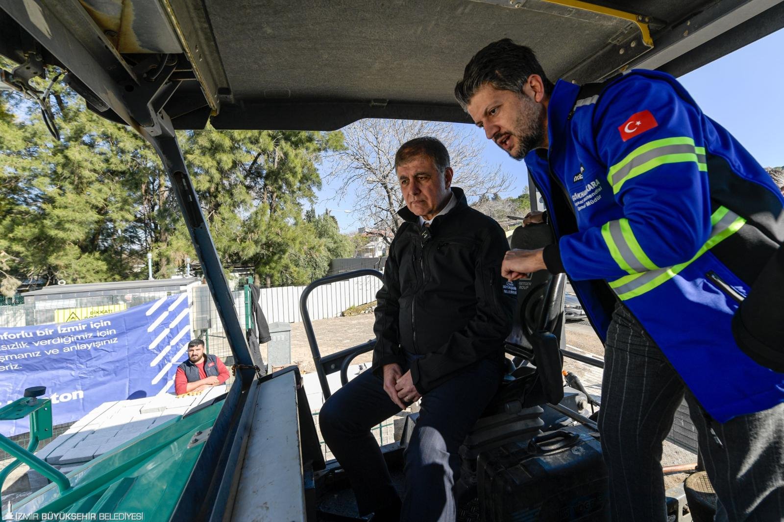 İzmir’in 4 ilçesinde eş zamanlı asfalt seferberliği: Gıda Çarşısı'na otopark müjdesi