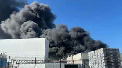 Manisa’nın Akhisar ilçesindeki Organize Sanayi Bölgesi’nde bulunan bir oyuncak fabrikasında