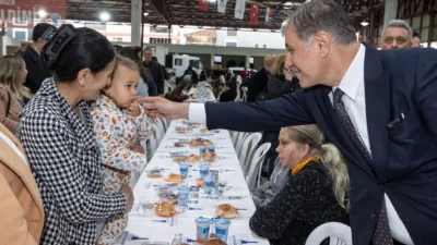 İzmir Büyükşehir Belediye Başkanı Dr. Cemil Tugay, Menderes’teki dev iftar