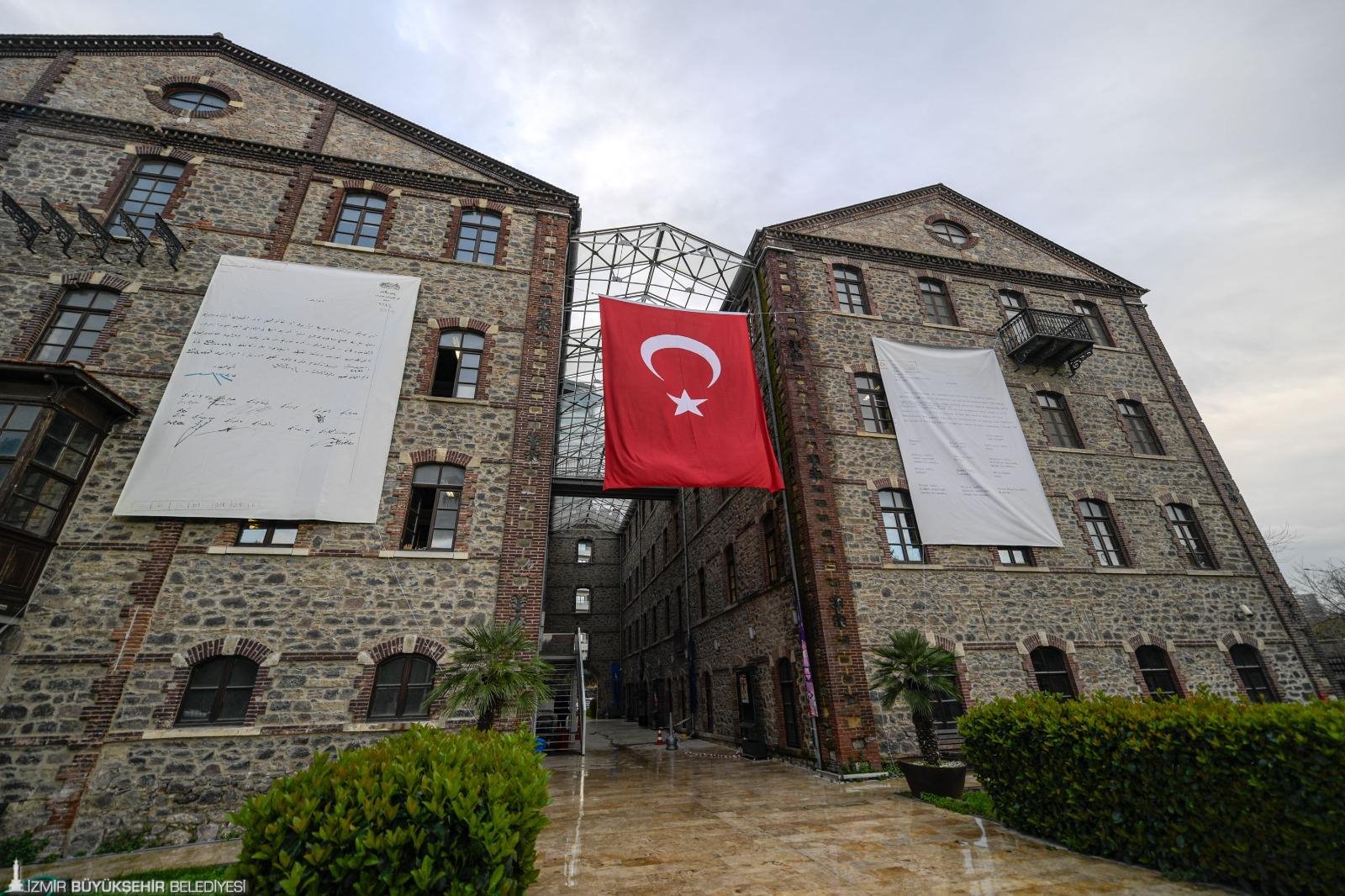 Milletvekili Sevda Erdan Kılıç’tan "tapu" isyanı: "İzmir susmaz, İzmir boyun eğmez" 1 Milletvekili Sevda Erdan Kılıç’tan "tapu" isyanı: "İzmir susmaz, İzmir boyun eğmez"