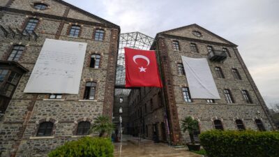 İzmir Büyükşehir Belediyesi ile Vakıflar Genel Müdürlüğü arasındaki "mülkiyet" kavgası,