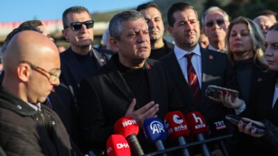 CHP Genel Başkanı Özgür Özel, deprem bölgesi ziyaretleri kapsamında Hatay’ın