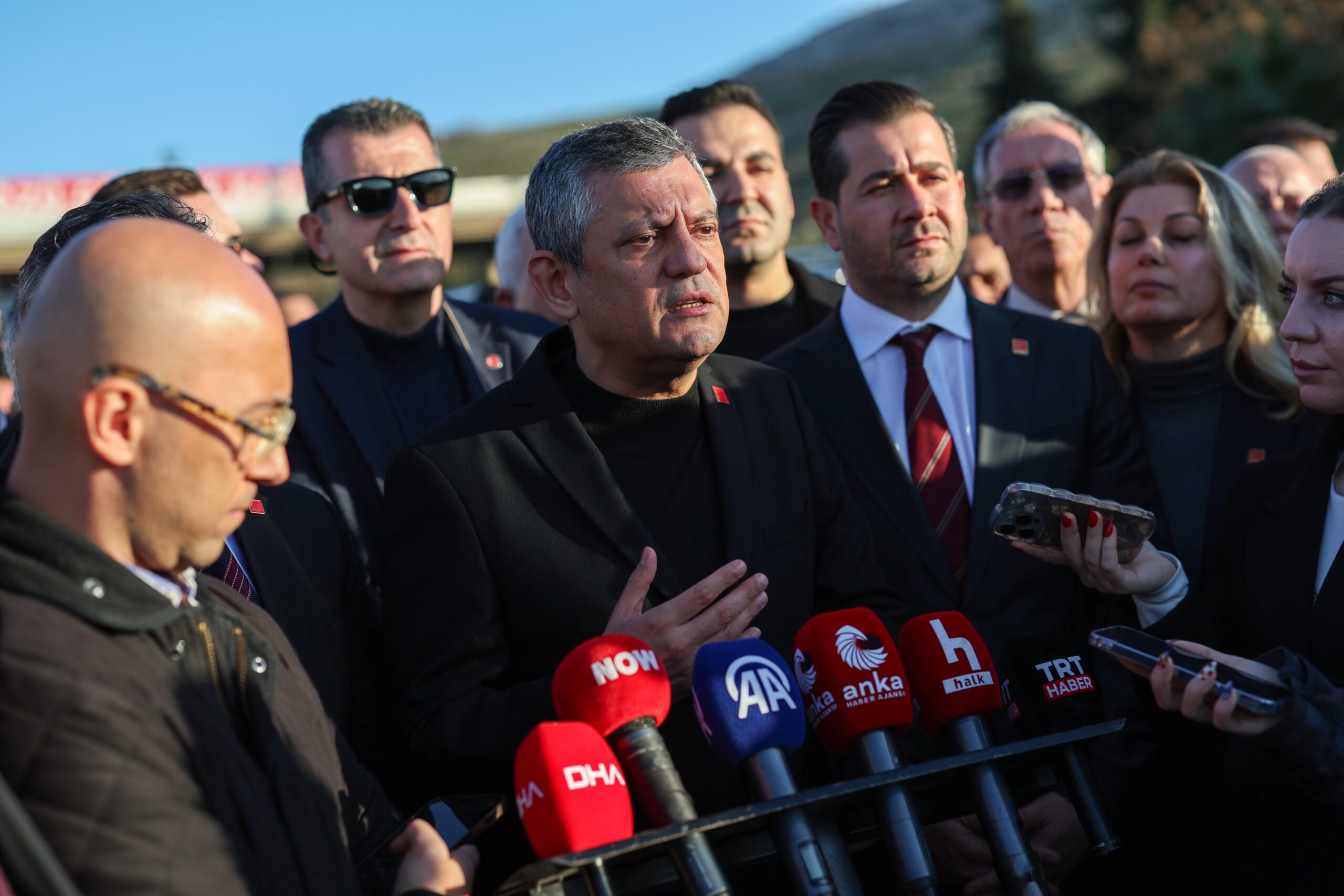 CHP Genel Başkanı Özgür Özel, deprem bölgesi ziyaretleri kapsamında Hatay’ın