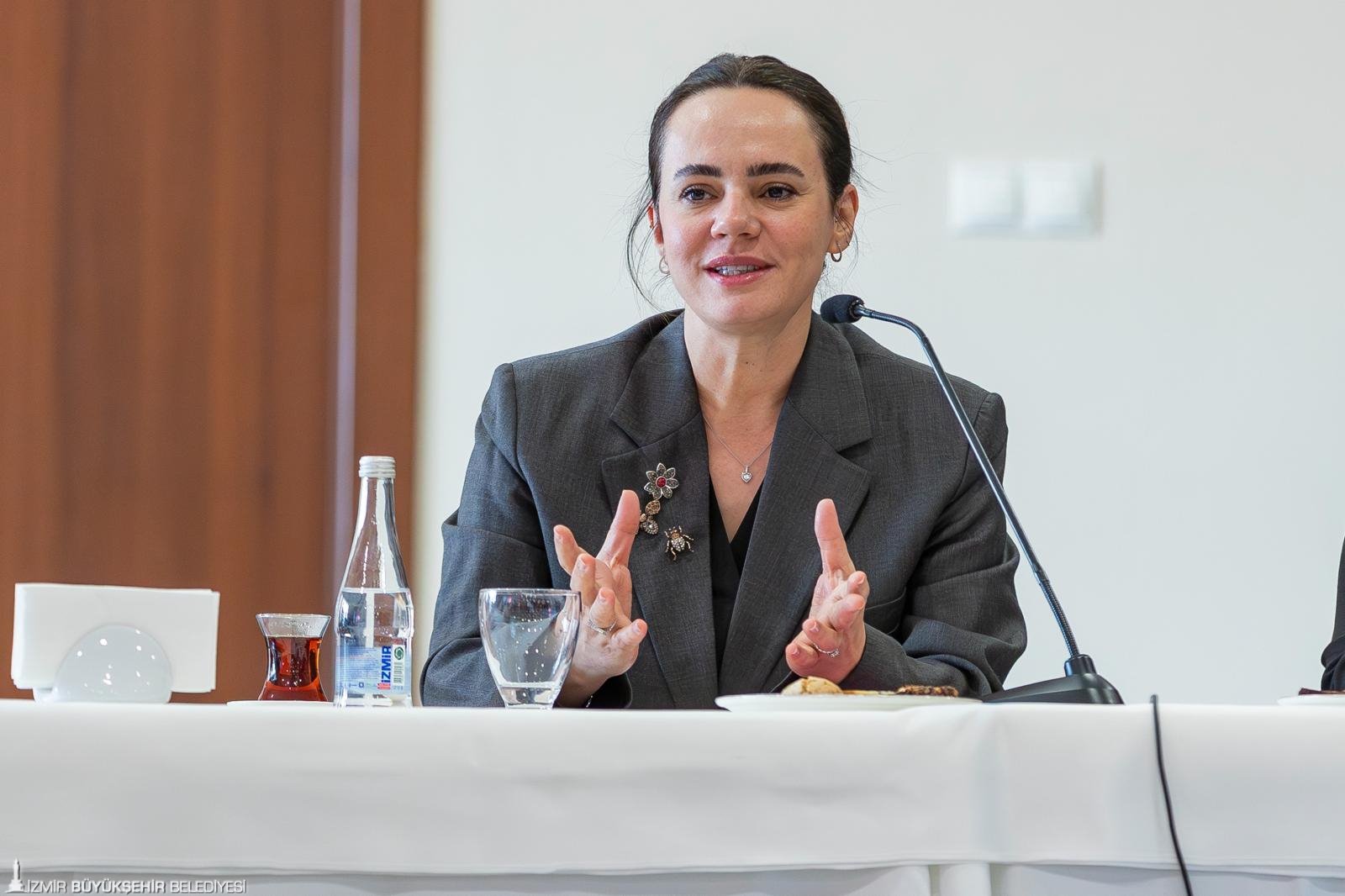 Başkan Tugay’dan kadın mücadelesine güçlü destek: "Asla teslim olmayın"