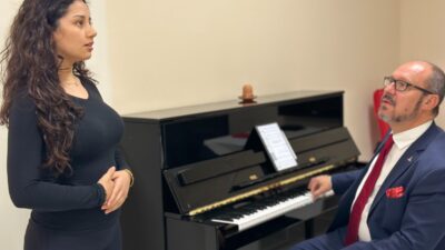 İzmir Büyükşehir Belediyesi'nin ücretsiz kursu, üniversite kapılarını ardına kadar açıyor.