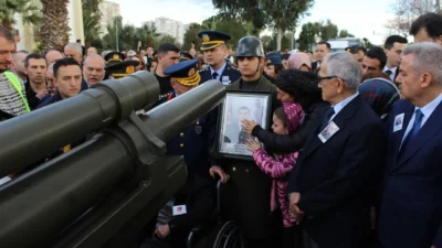 41 yaşındaki kahraman pilotumuz İbrahim Bolat, memleketi İzmir'de son yolculuğuna