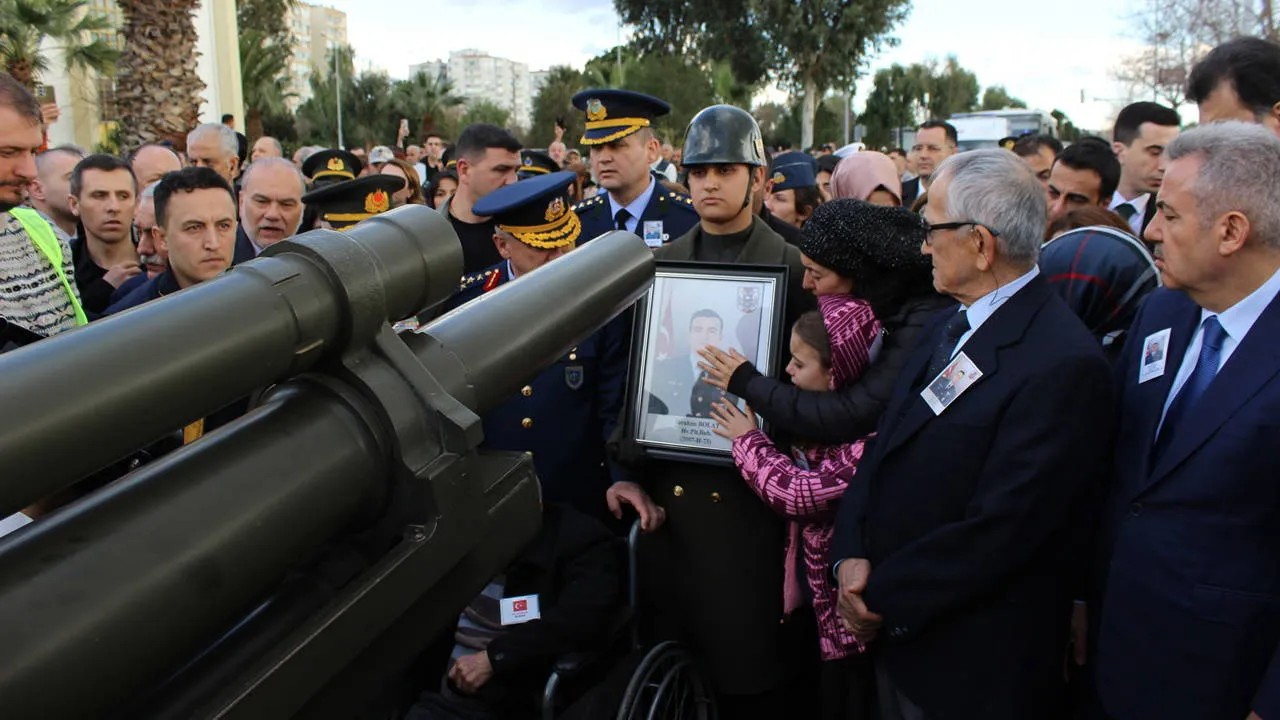 41 yaşındaki kahraman pilotumuz İbrahim Bolat, memleketi İzmir'de son yolculuğuna