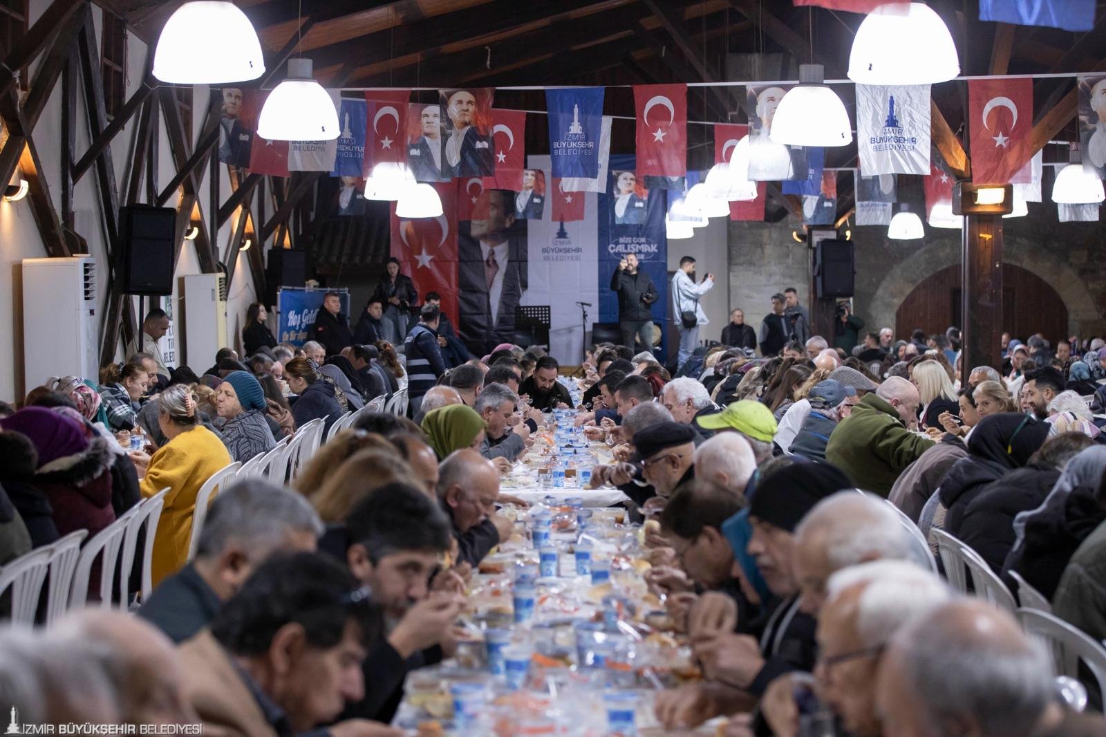 Tire'de 2 bin 500 kişilik 'Gönül Sofrası': 'Güzel güzel adım adım gelecek'