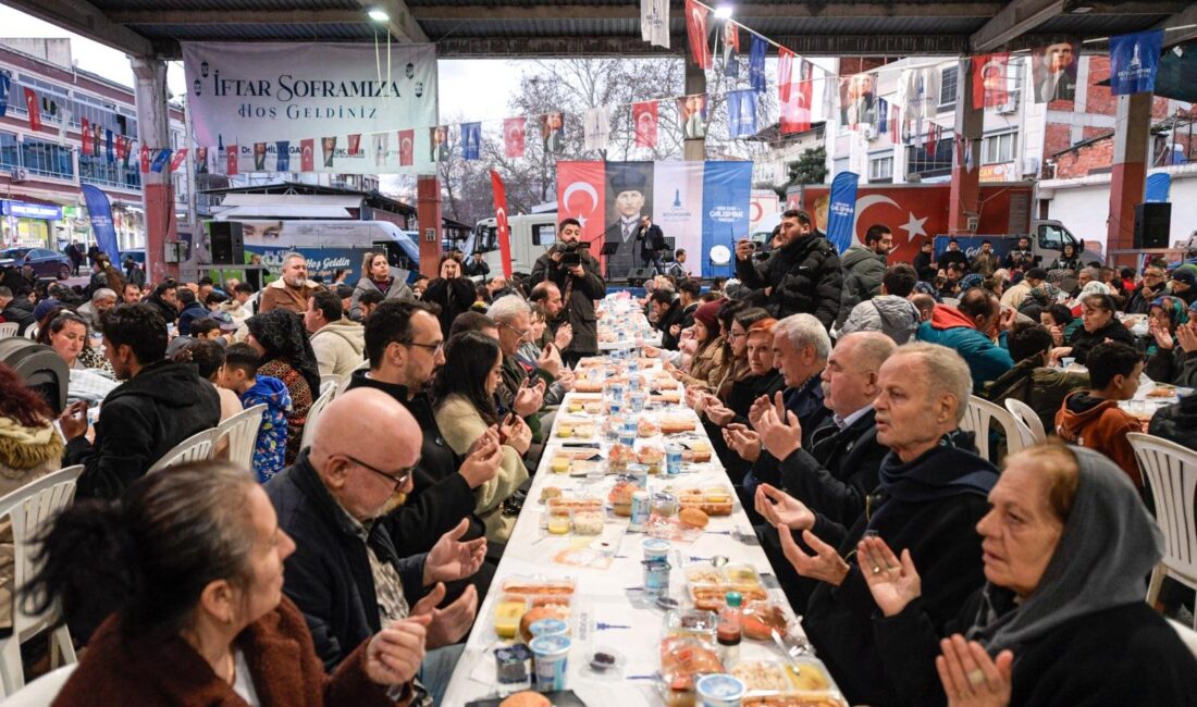 İzmir Büyükşehir Belediyesi’nin Ramazan ayı boyunca südürdüğü ilçe iftarlarının son