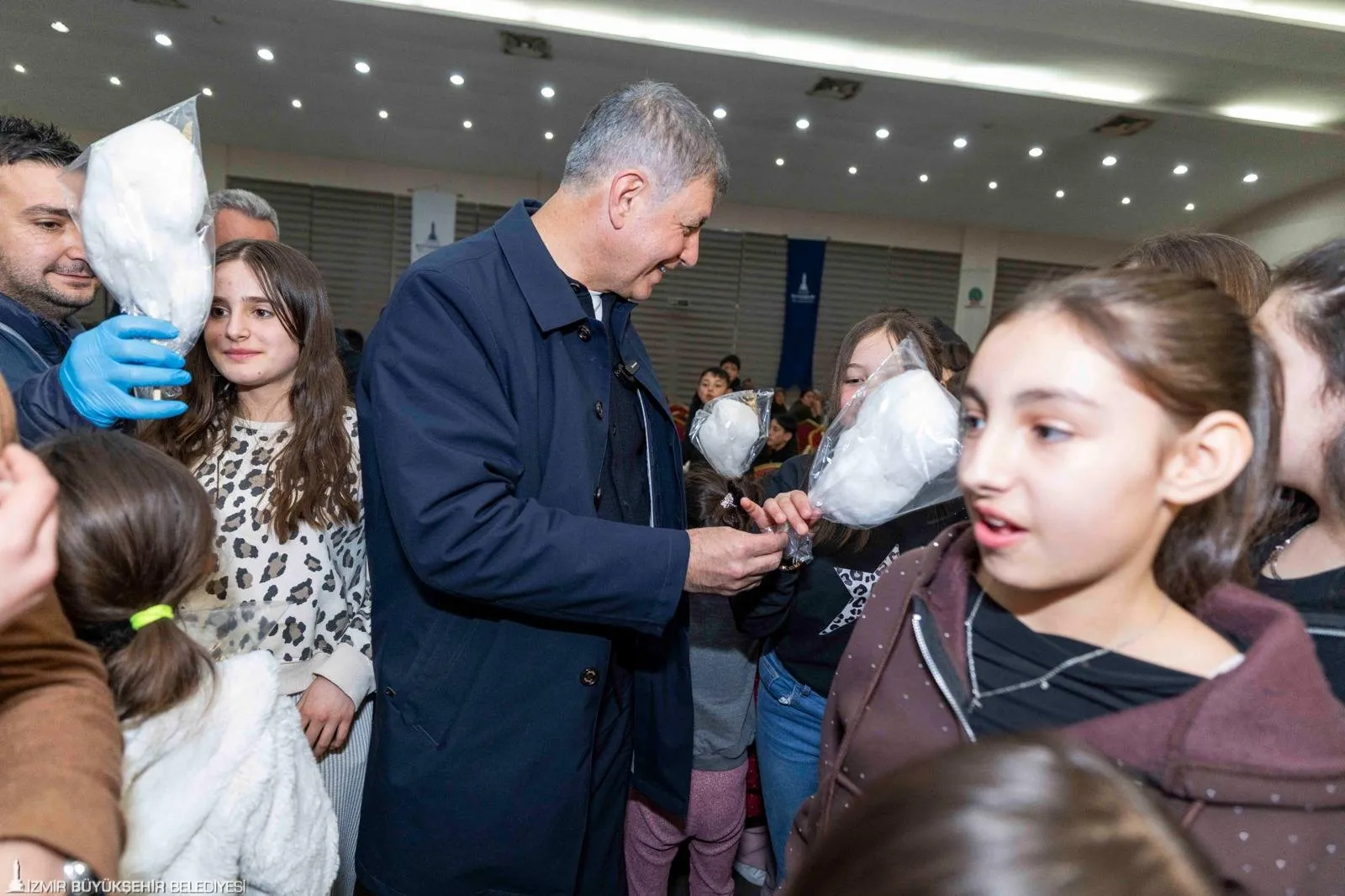 Başkan Tugay’dan "Hizmet" manifestosu: Çok çalışmamız gerekiyor 5 Başkan Tugay’dan "Hizmet" manifestosu: Çok çalışmamız gerekiyor