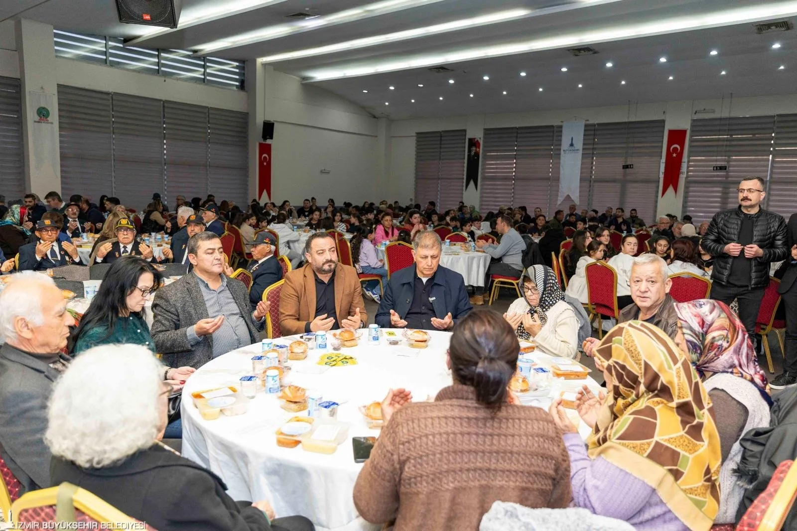 Başkan Tugay’dan "Hizmet" manifestosu: Çok çalışmamız gerekiyor 7 Başkan Tugay’dan "Hizmet" manifestosu: Çok çalışmamız gerekiyor