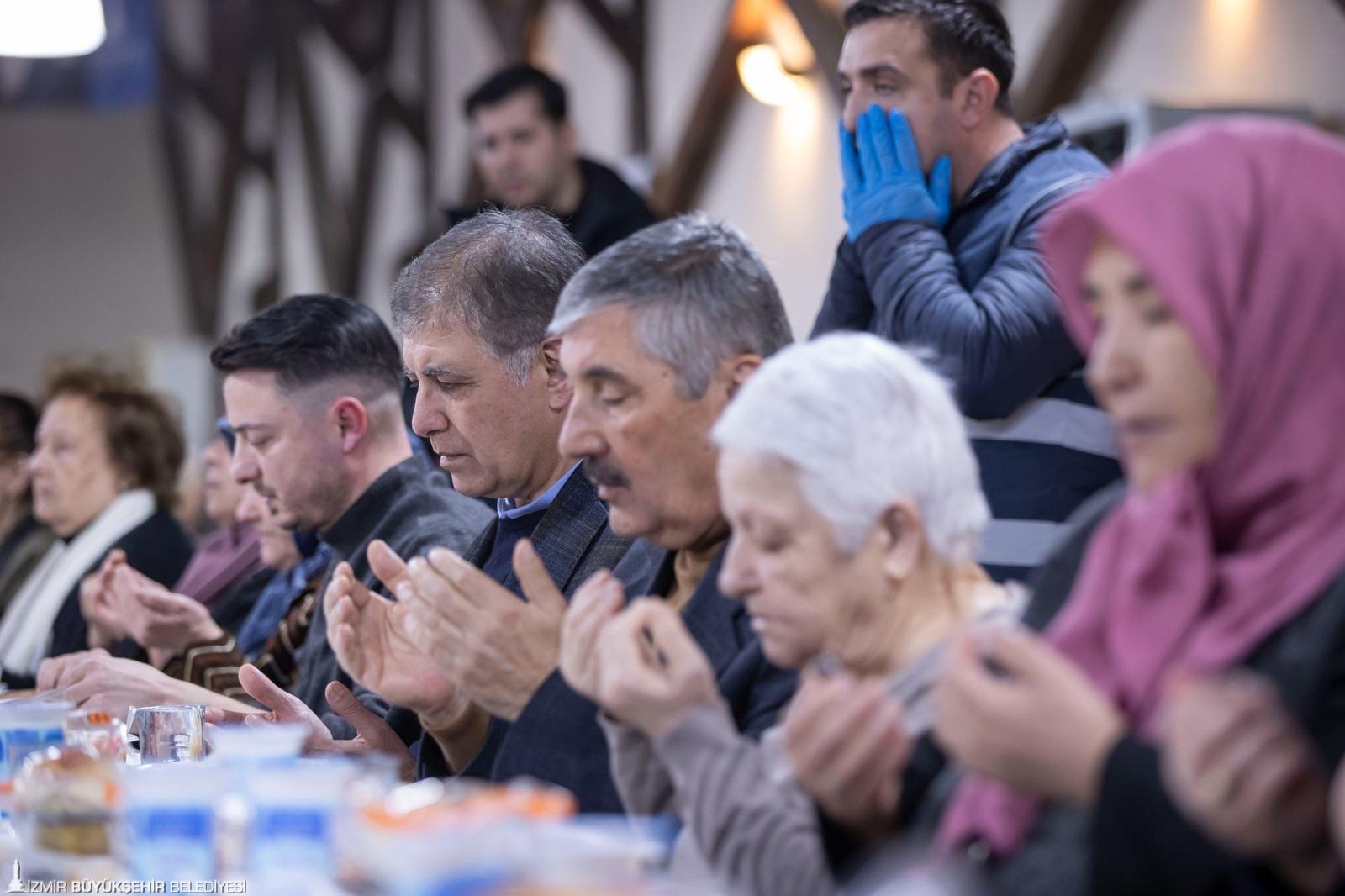 Tire'de 2 bin 500 kişilik 'Gönül Sofrası': 'Güzel güzel adım adım gelecek'