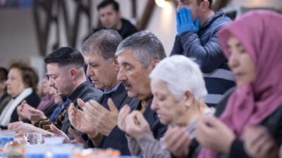 İzmir Büyükşehir Belediyesi’nin ilçe ilçe yayılan iftar bereketi, Ramazan’ın dördüncü