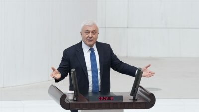 İzmir siyasetinde mülkiyet ve özelleştirme tartışmaları yeni bir boyuta taşındı.