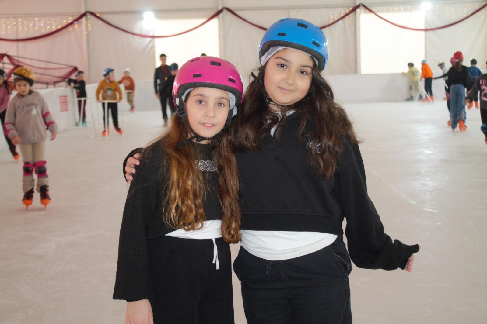 İzmirli bin 500 çocuk ilk kez buz pateniyle tanıştı: Kaymanın heyecanını yaşadılar