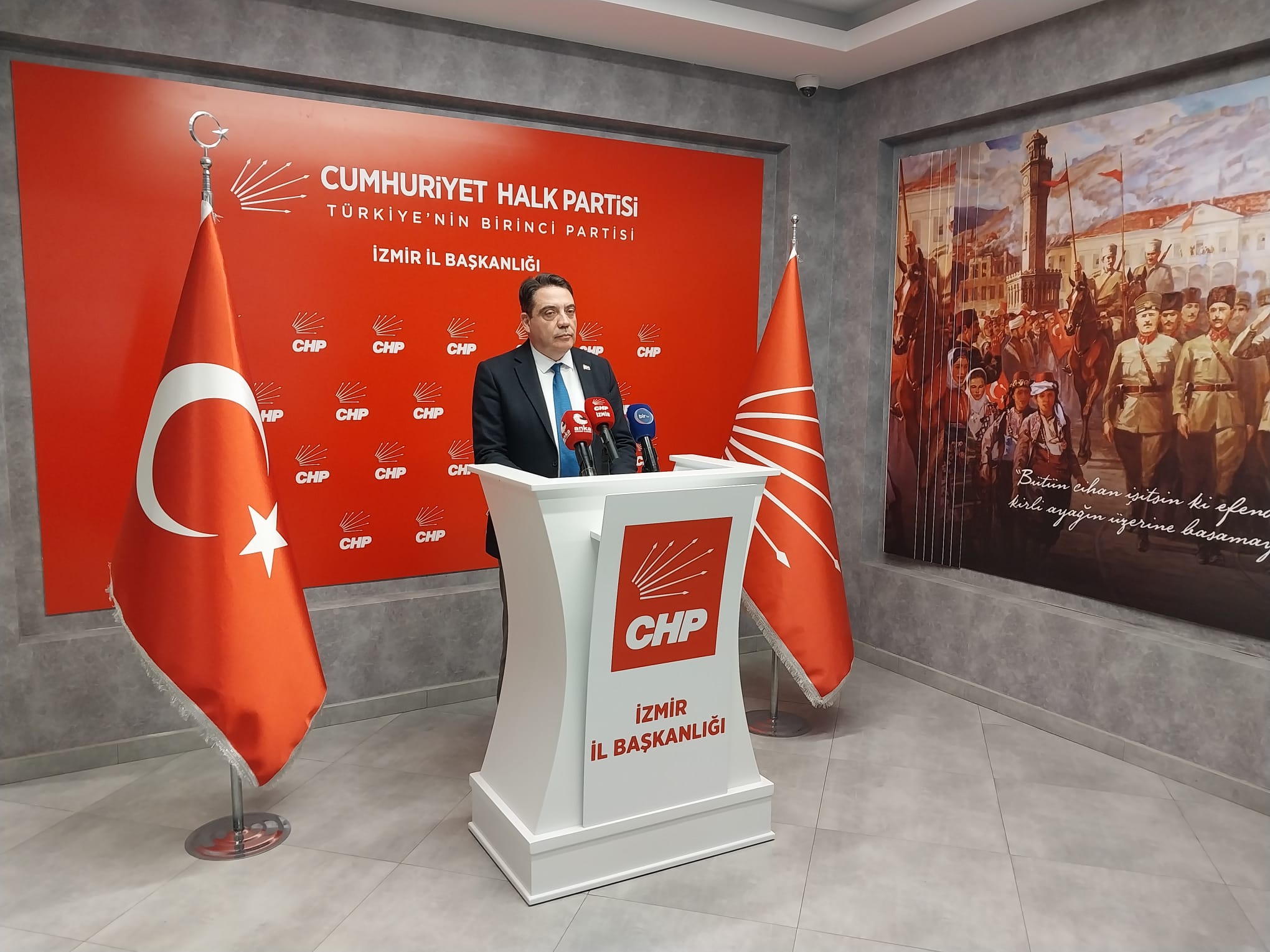 CHP’li Bağcıoğlu'ndan İzmir Tersanesi çıkışı: “Askeri alanları İstanbul'daki gibi ranta teslim etmeyiz!" 1 CHP’li Bağcıoğlu'ndan İzmir Tersanesi çıkışı: “Askeri alanları İstanbul'daki gibi ranta teslim etmeyiz!"