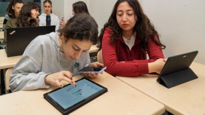 Eğitimde fırsat eşitliğini teknolojiyle birleştiren İzmir Büyükşehir Belediyesi, yapay zekâ