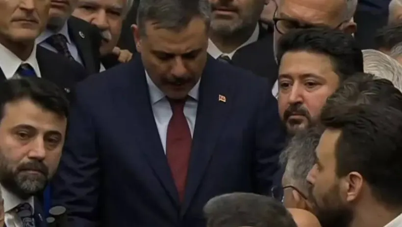 Meclis'te “Yemin" meydan muharebesi: Yumruklar konuştu!