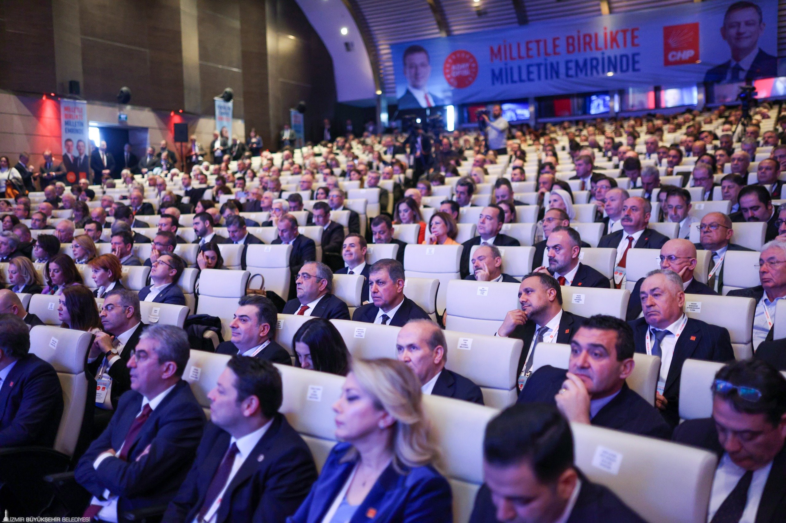 Başkan Tugay Ankara'dan seslendi: 'Sağlıklı kamu yönetimi şart' 2 Başkan Tugay Ankara'dan seslendi: 'Sağlıklı kamu yönetimi şart'