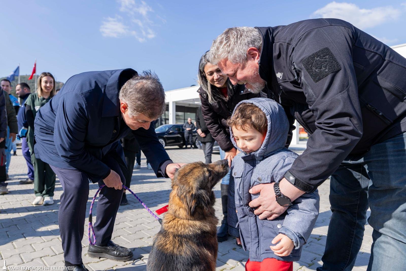 İzmir'de hedef sokakta sıfır sahipsiz can: 'Yarım saatinizi ayırın, bir cana umut olun' 5 İzmir'de hedef sokakta sıfır sahipsiz can: 'Yarım saatinizi ayırın, bir cana umut olun'