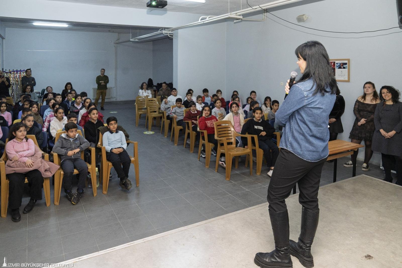 İzmir’de çocuklar iklim için ayakta: 'Bizim kararımız, bizim geleceğimiz'