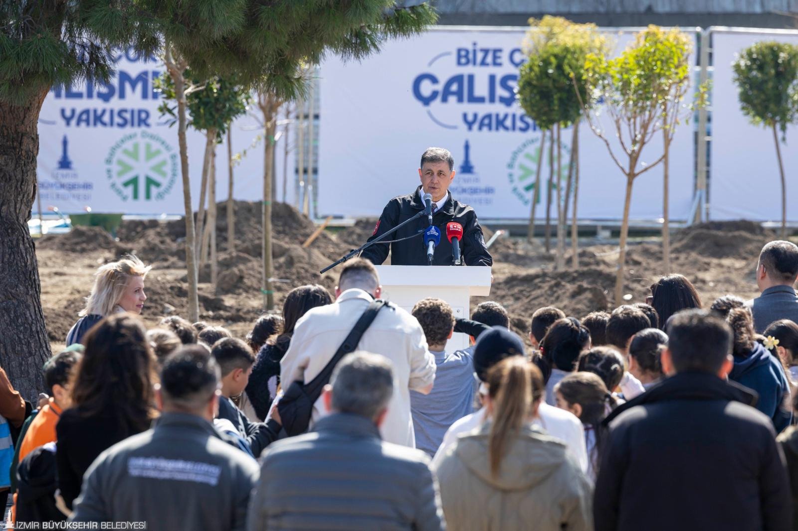 İzmir'e 190 yeni nefes: Beton söküldü, umut filizlendi