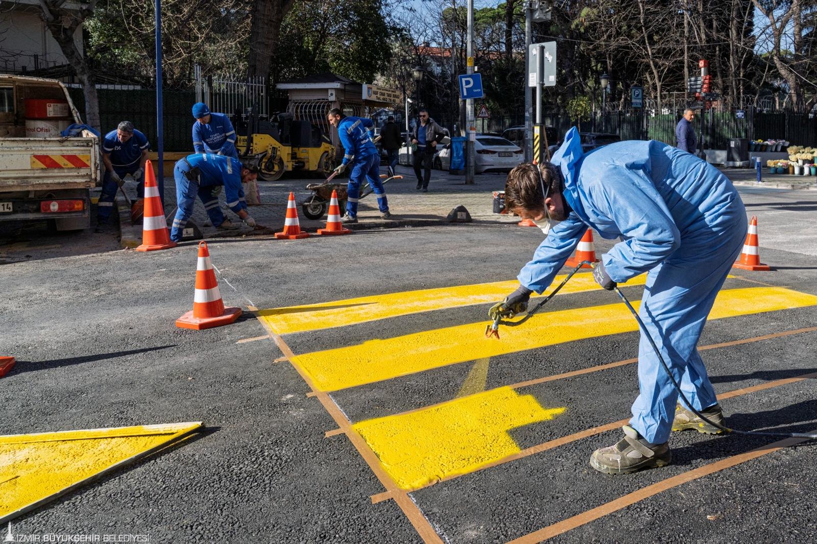 İzmir’de yaya güvenliği ön planda: Vasıf Çınar Bulvarı'nda yeni dönem