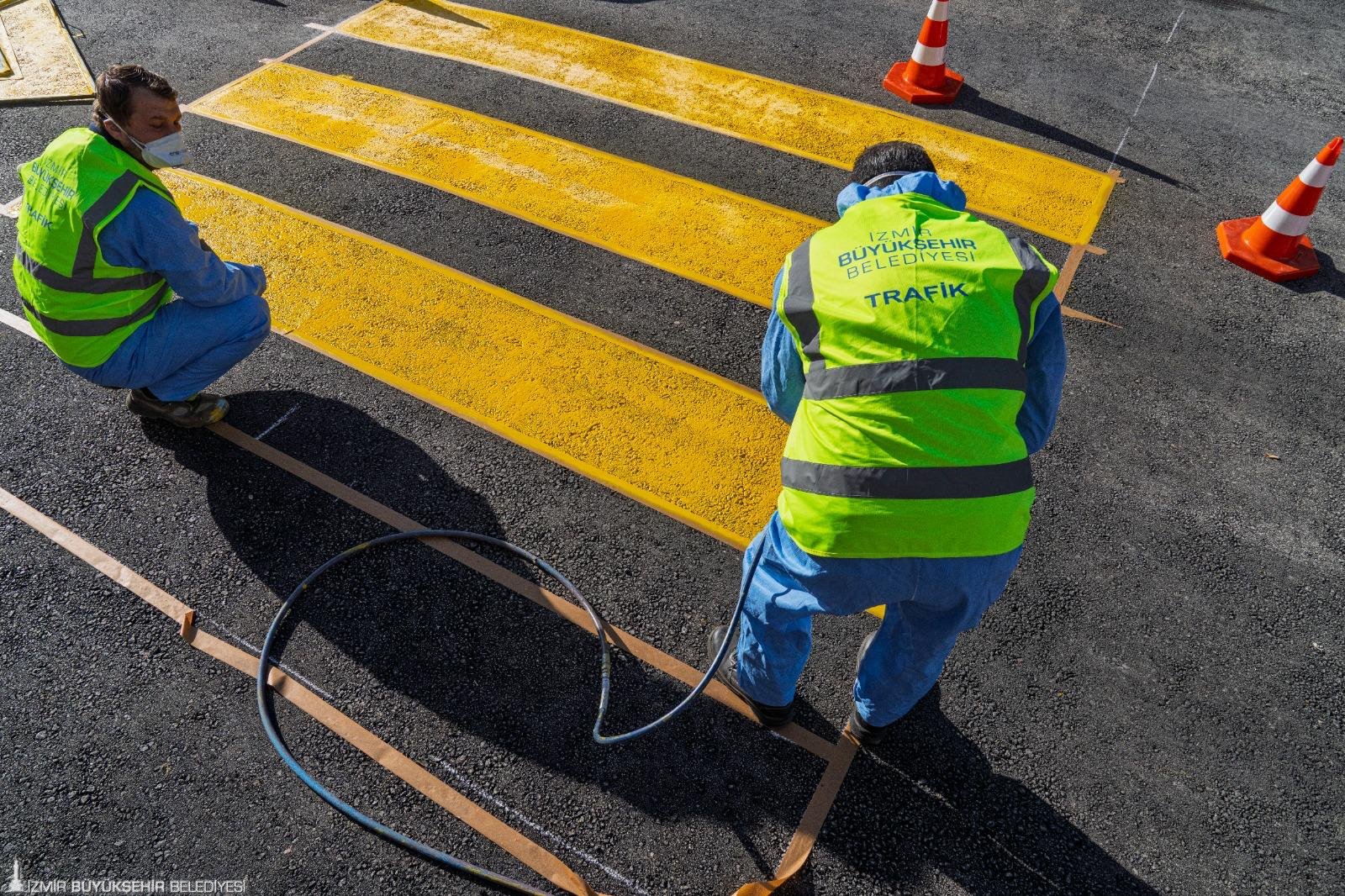 İzmir’de yaya güvenliği ön planda: Vasıf Çınar Bulvarı'nda yeni dönem