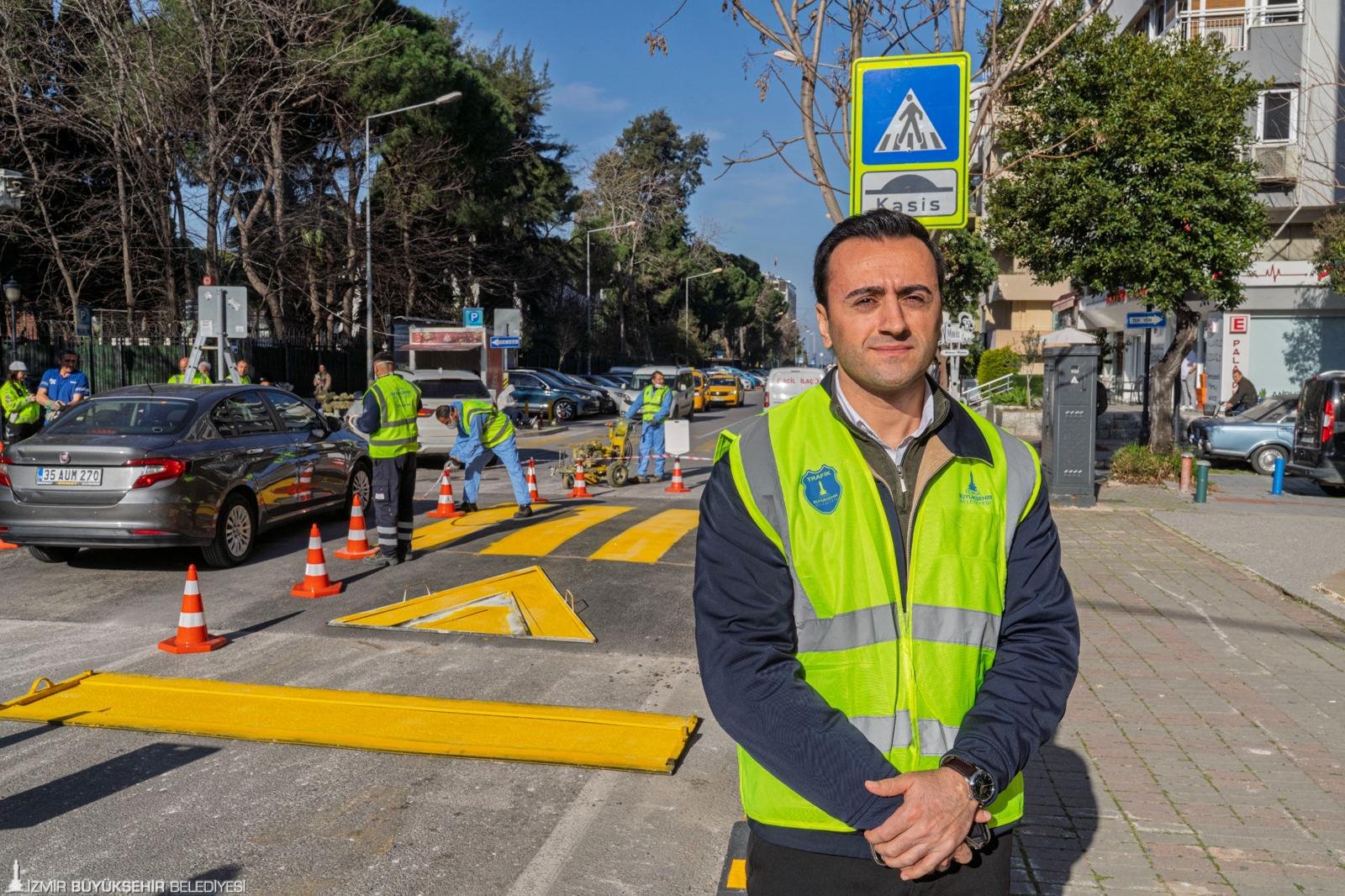 İzmir’de yaya güvenliği ön planda: Vasıf Çınar Bulvarı'nda yeni dönem