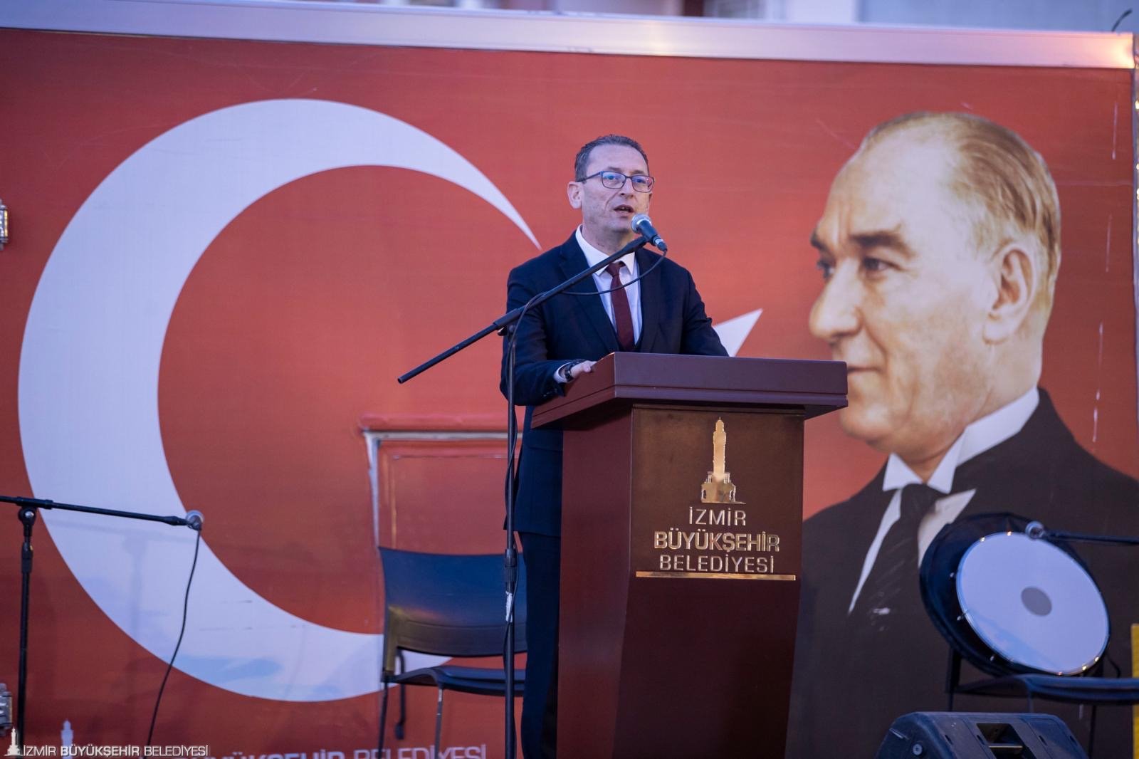 Büyükşehirden Beydağ'da 'Gönül Sofrası': 'Zorlukları omuz omuza aşacağız'