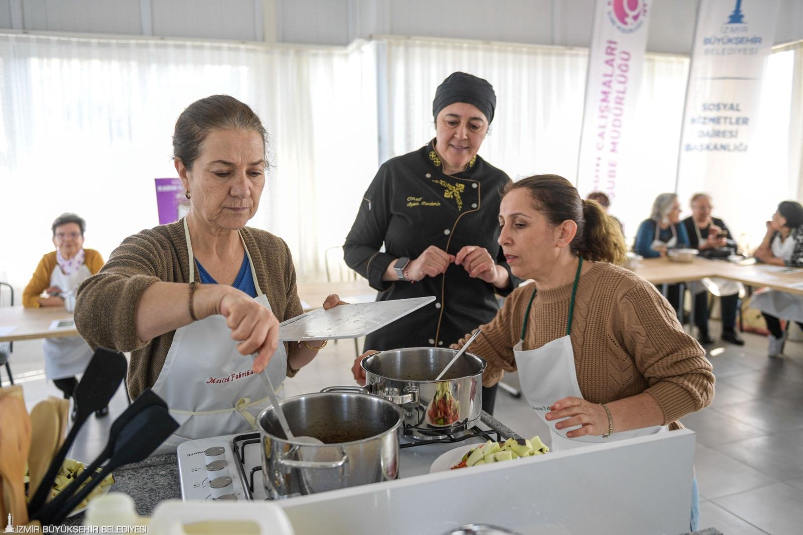 İzmir Büyükşehir Belediyesi’nden mutfakta dayanışma devrimi! Çiğli Evka-2’de kapılarını açan