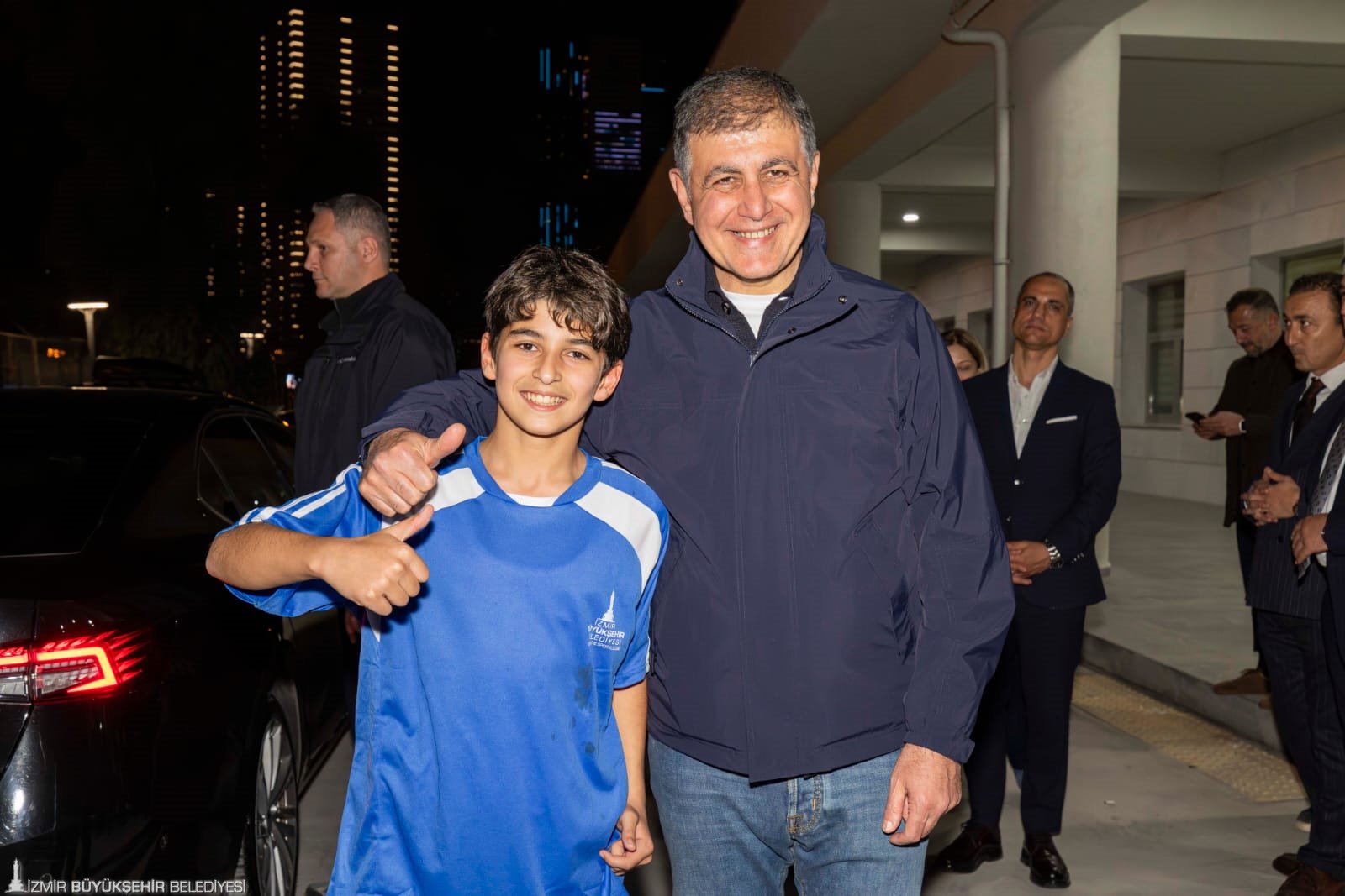 Göztepe’nin Avrupa zaferine Başkan Tugay da eşlik etti