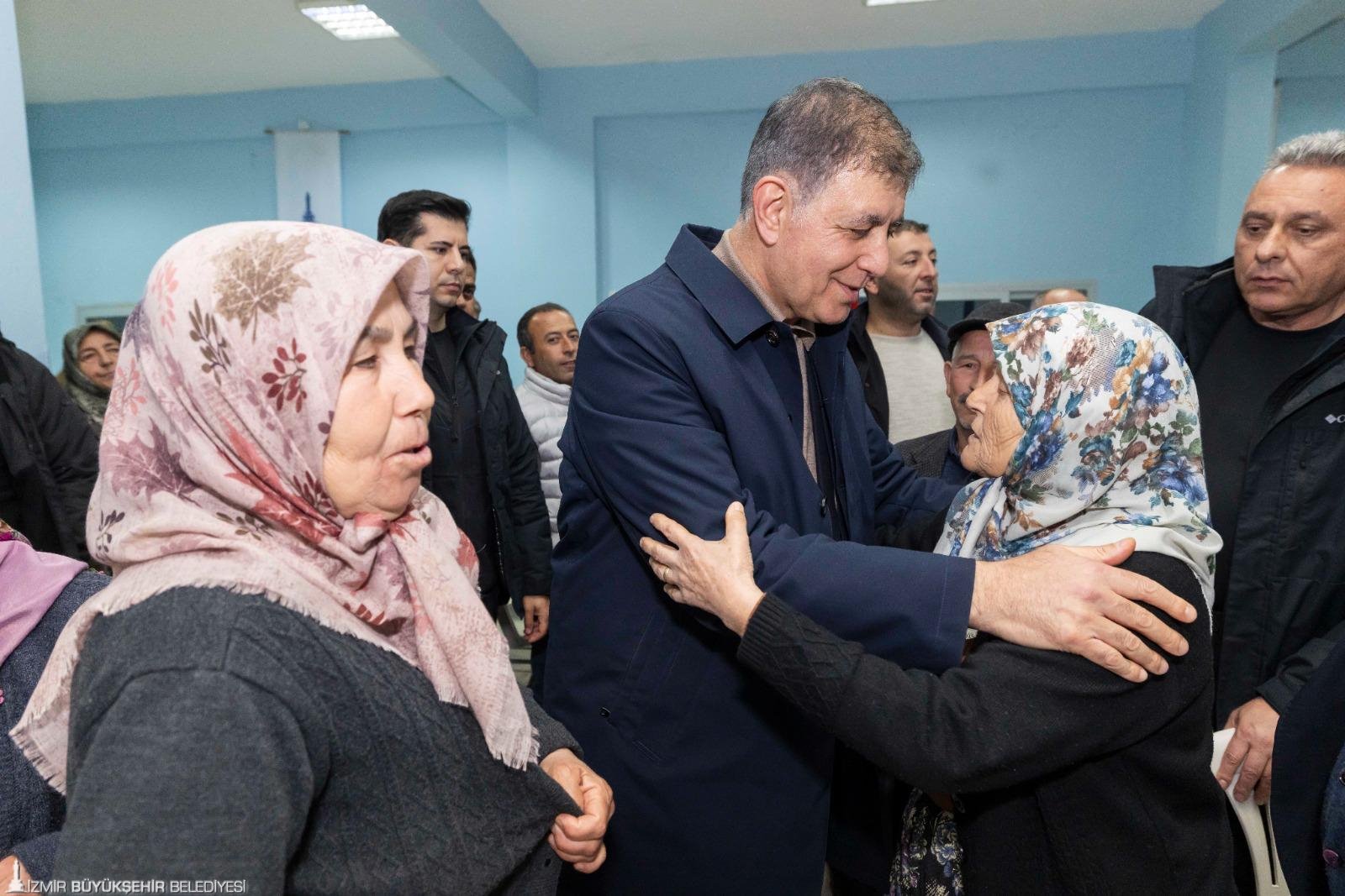 Başkan Tugay iftardan sahura halkın arasında: 'Makam umurumda değil; ne istiyorsanız yapacağım'