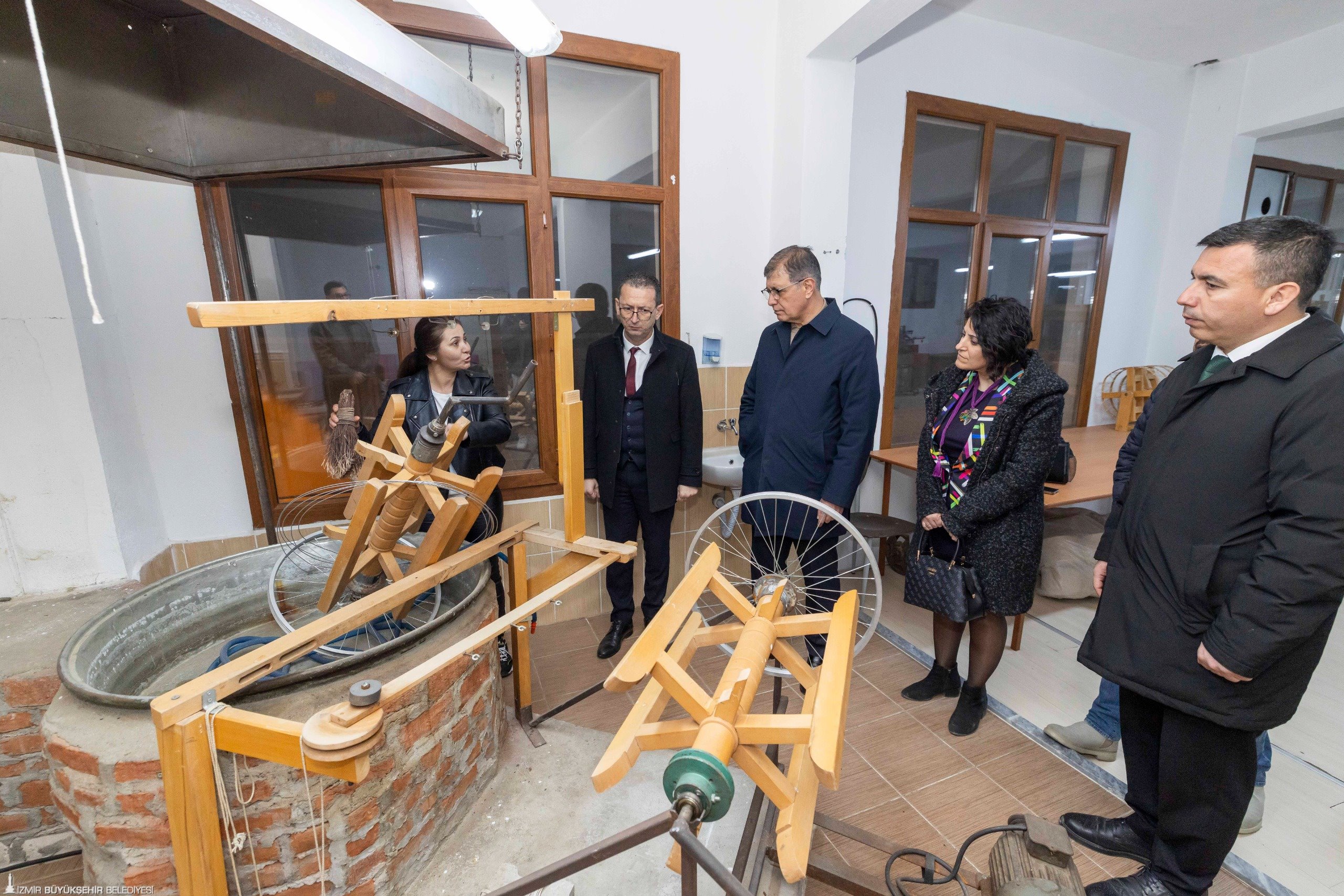 Başkan Tugay iftardan sahura halkın arasında: 'Makam umurumda değil; ne istiyorsanız yapacağım'