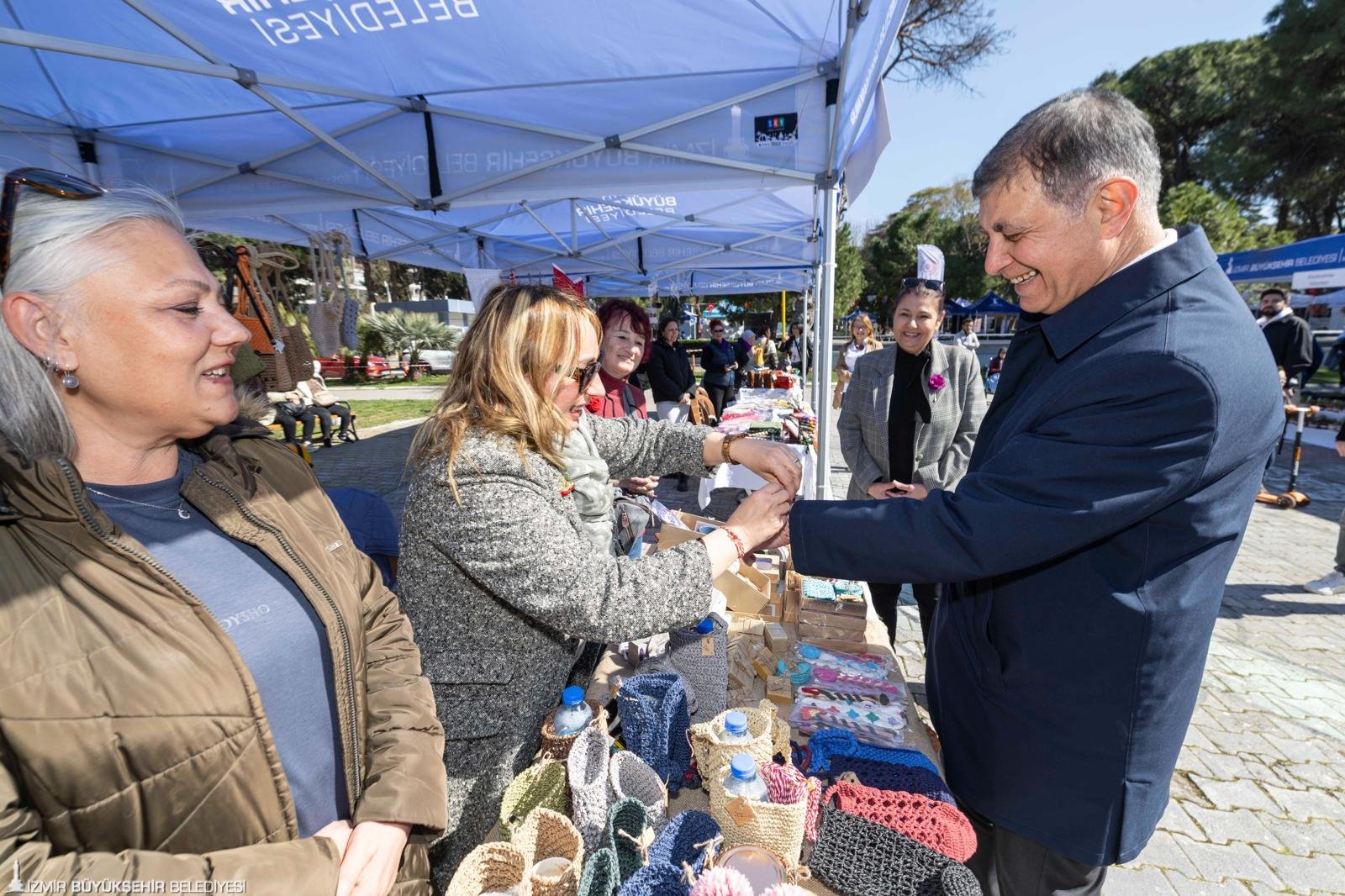 Başkan Tugay, Atatürk'ün sözüyle kadınlar gününü kutladı: "Herşey kadının eseridir"