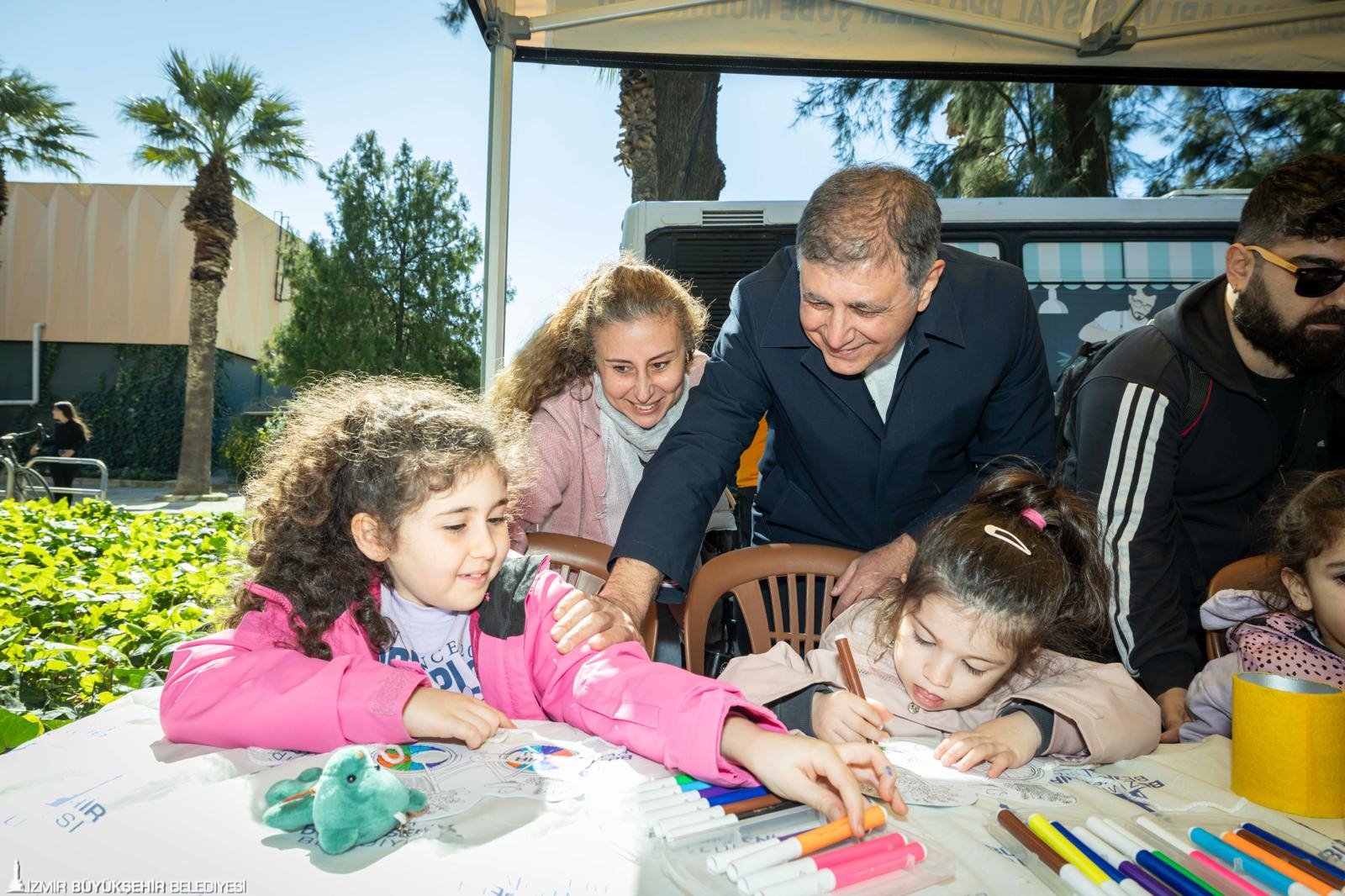 Başkan Tugay, Atatürk'ün sözüyle kadınlar gününü kutladı: "Herşey kadının eseridir"