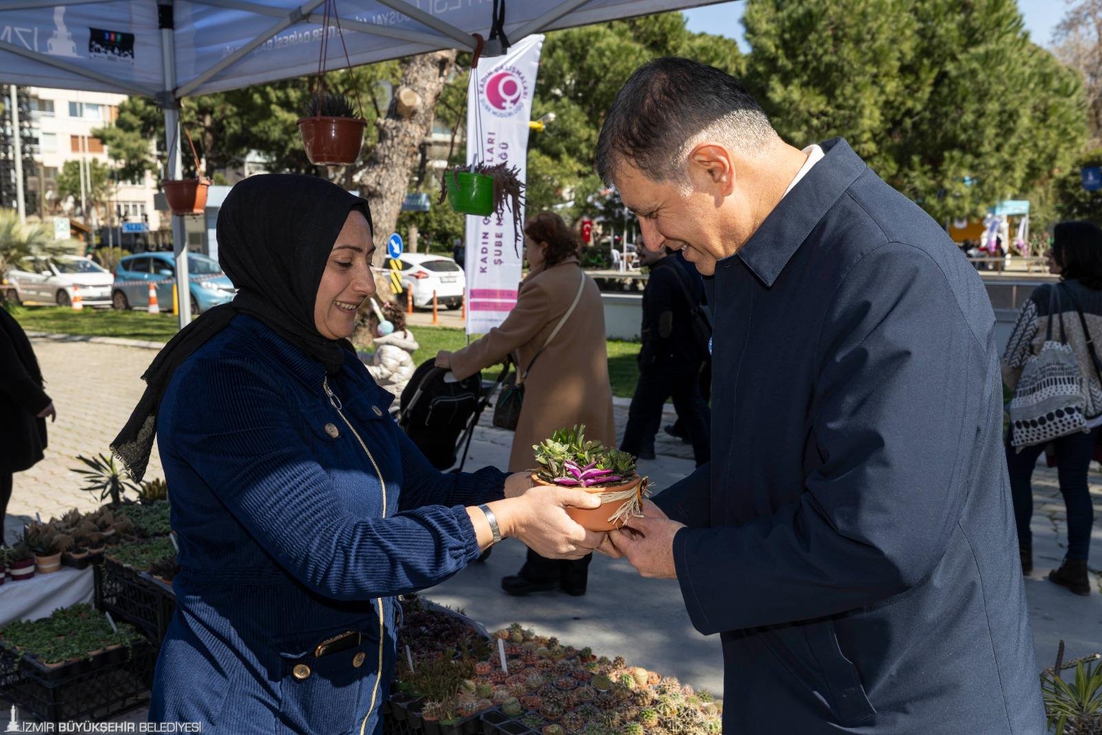 Başkan Tugay, Atatürk'ün sözüyle kadınlar gününü kutladı: "Herşey kadının eseridir"