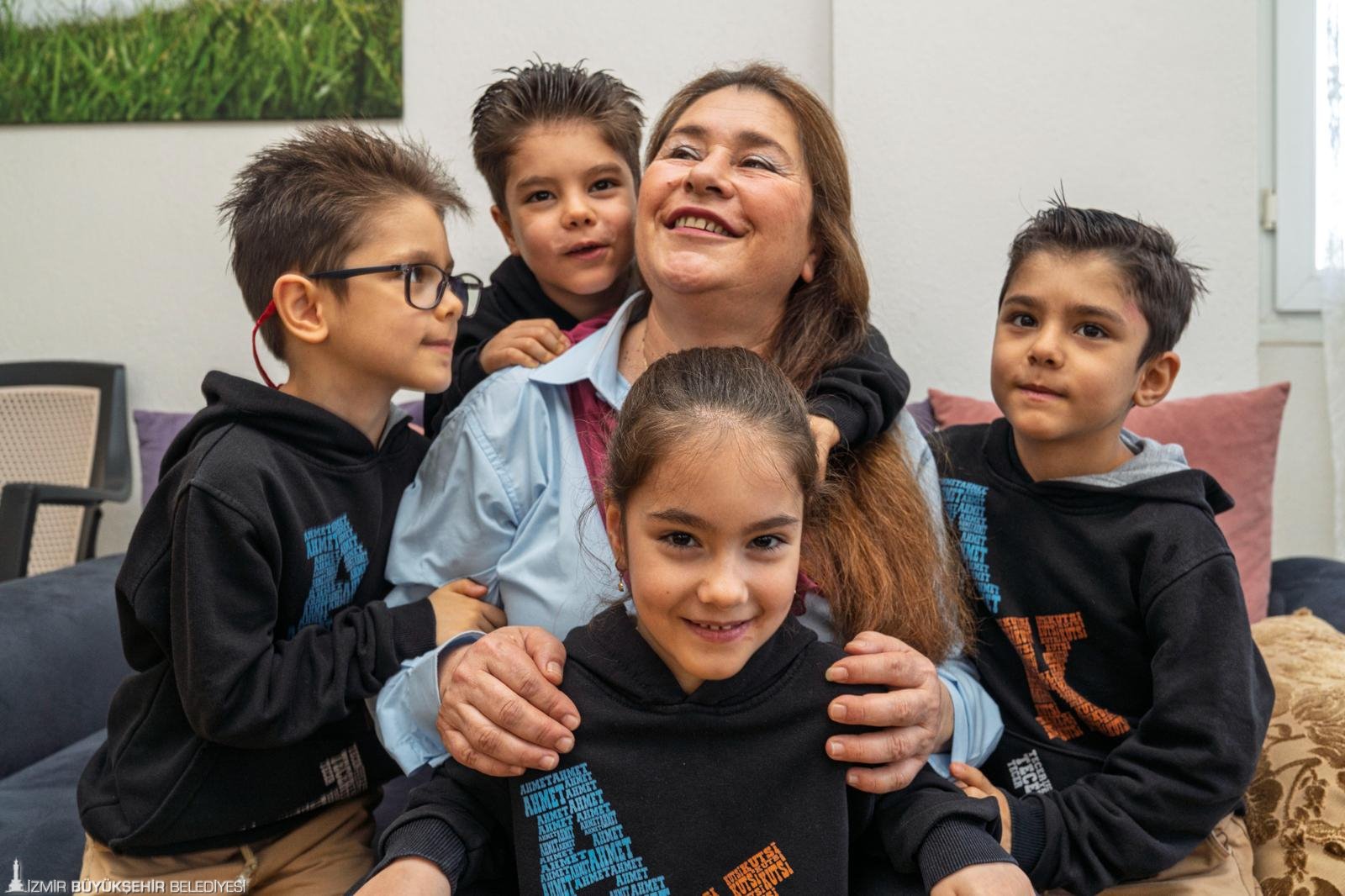 Türkiye rekoru İzmir’de: ESHOT’un 300 kadın şoförüyle 'tam yol ileri'