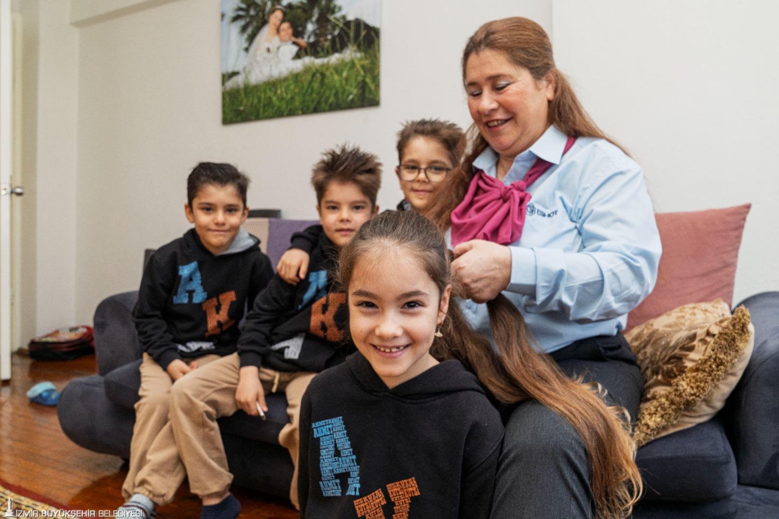 Türkiye rekoru İzmir’de: ESHOT’un 300 kadın şoförüyle 'tam yol ileri'